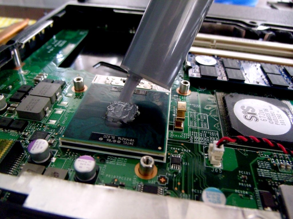 Do thermally conductive silicone greases conduct electricity?