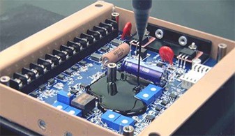 What are the factors that affect the fluidity of silicone encapsulant?
