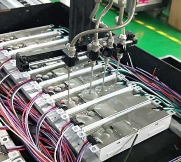 What are the specific characteristics of high temperature resistant potting compounds? 